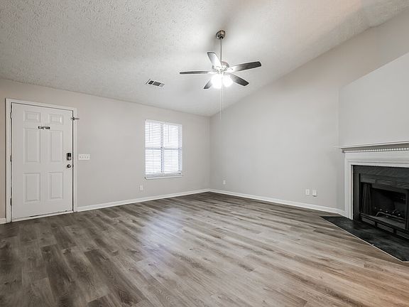 4th image of 1054 Braddock Cir