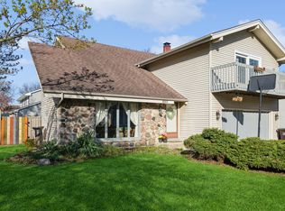 850 Blue Mound Dr, Crystal Lake, IL 60014