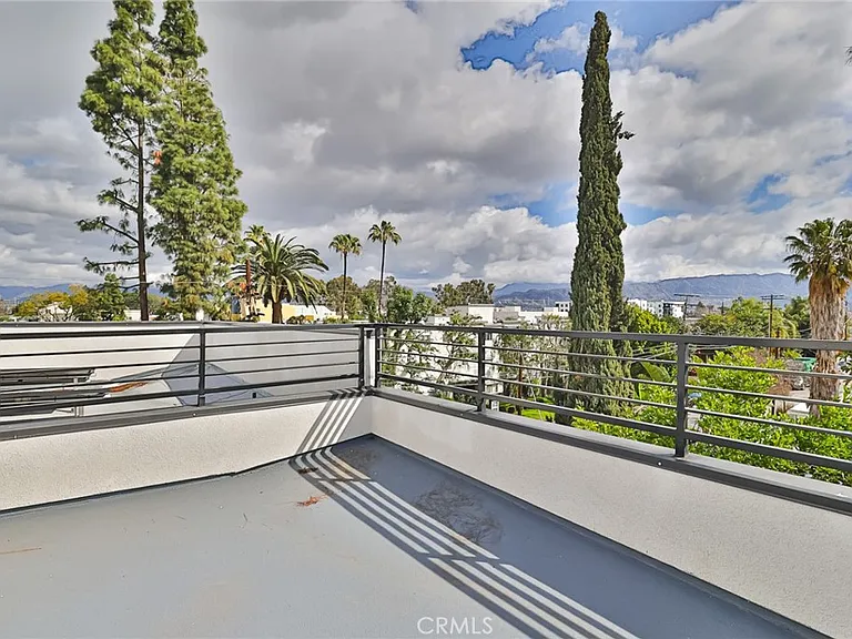 11810 Gilmore St — Photo 36