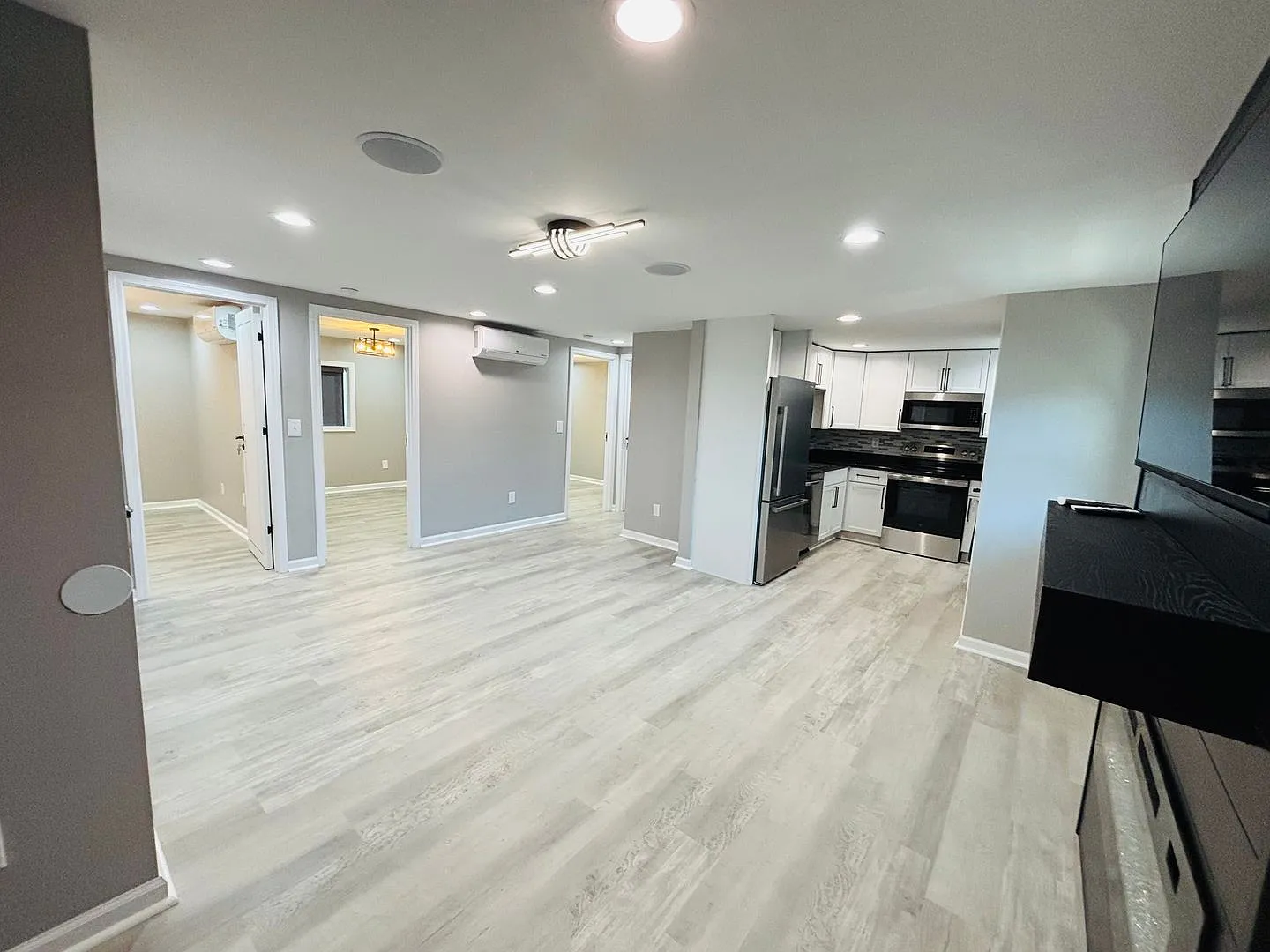 2 Bedroom 1.5 Bath Apartment — Photo 2