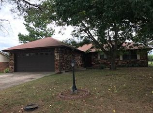 605 S 9th St, Okemah, OK 74859