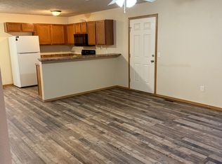 5605 W Longleaf Dr, Springfield, MO 65802