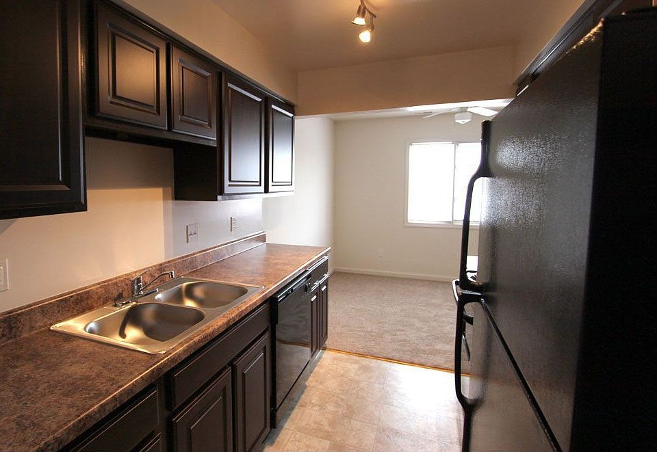1st image of 406 Nelson Cir