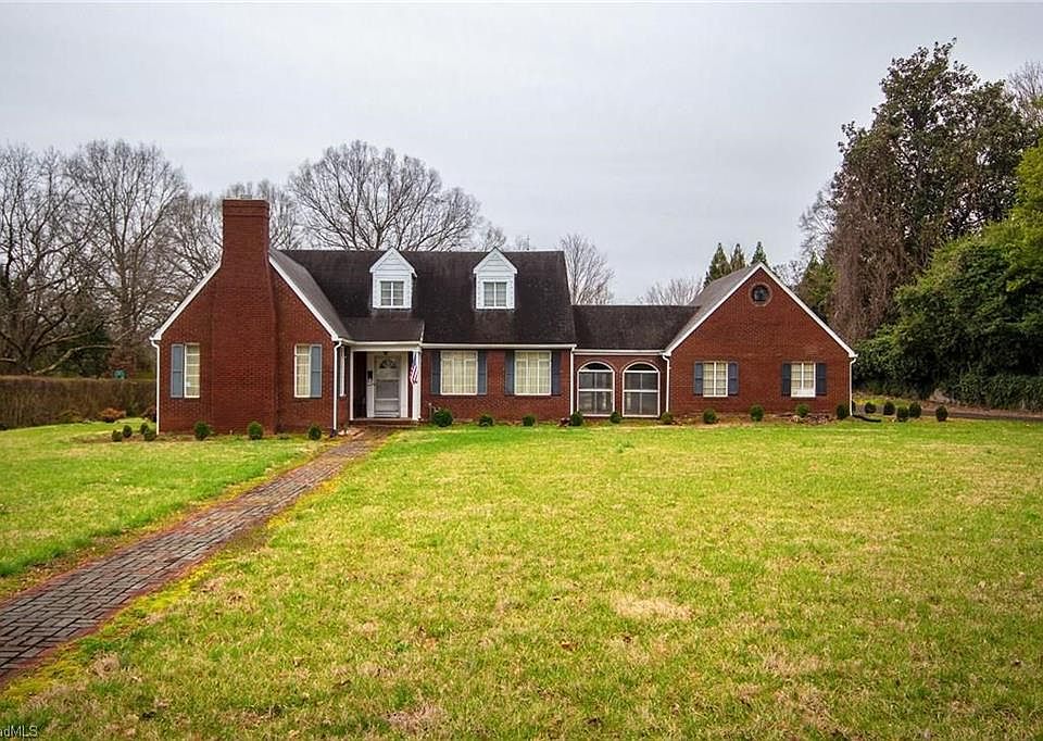 2nd image of 2396 Warwick Rd
