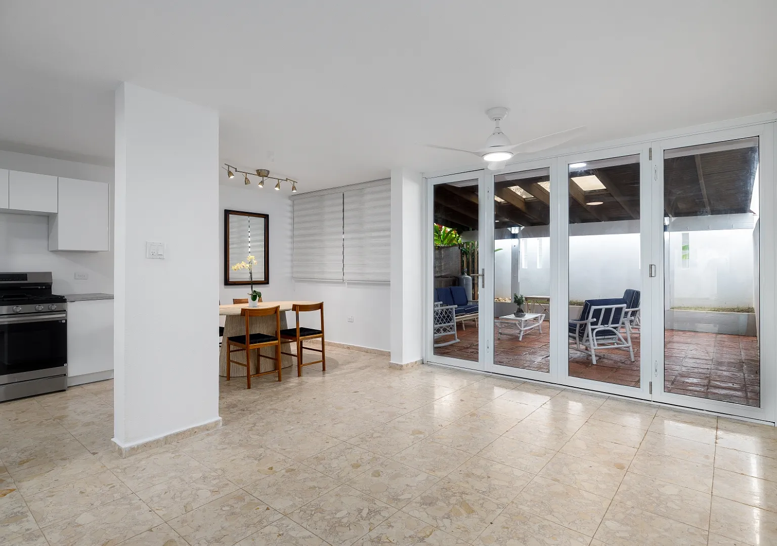 3 bed, 1.5 bath, 1657 sqft, $2,095 — Photo 2