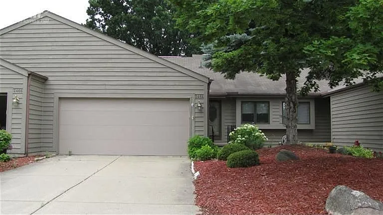 2464 Valley Oaks Cir photo 1