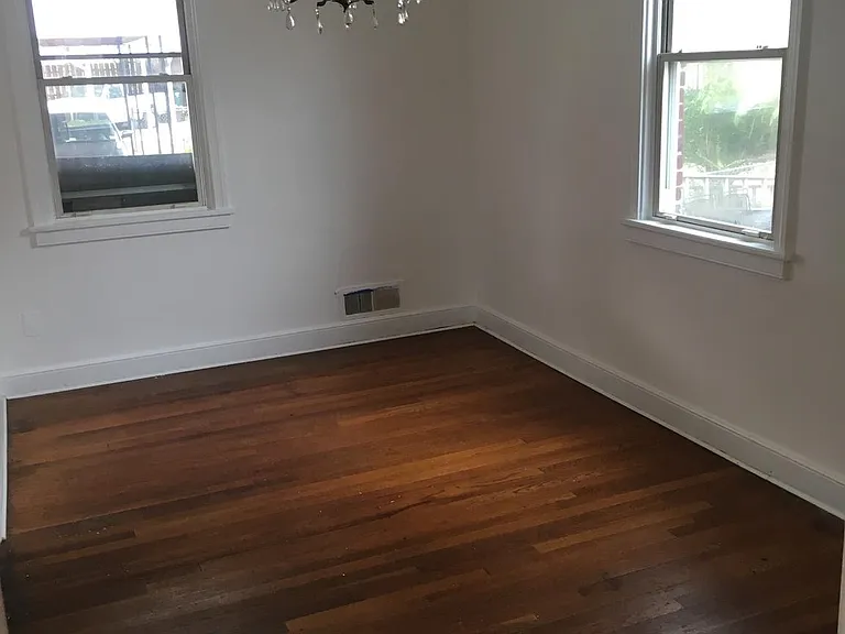 5030 S Dakota Ave NE — Photo 5