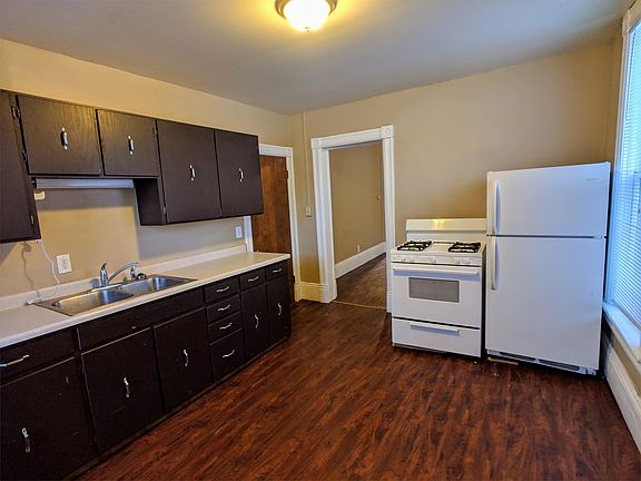 3rd image of 406 Vine Ave
