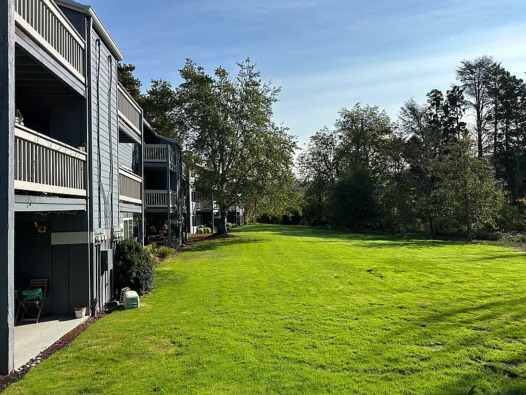 Evanbrook Apartments — Photo 8