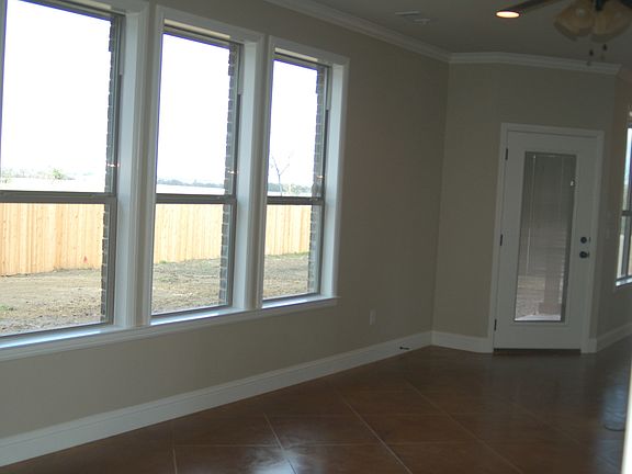 4th image of 412 Centenial Ave