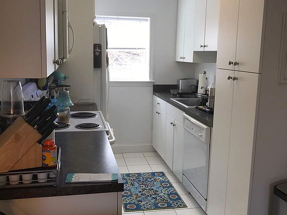 4th image of 176 Newton St