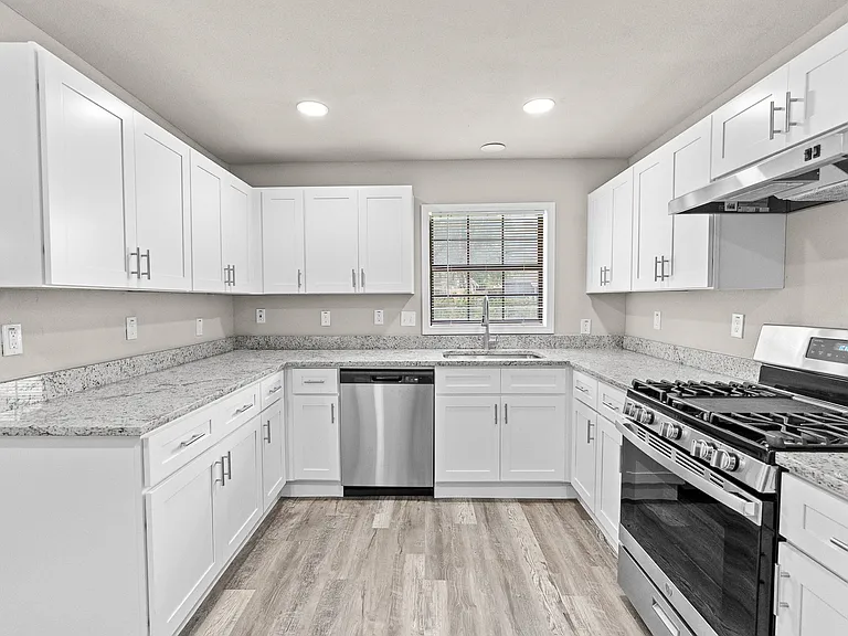 5860 Tracyne Dr — Photo 6