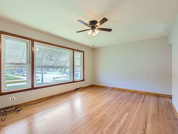 4th image of 9722 Florence Ave