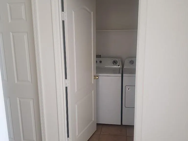 403 N Sunshine Blvd #C — Photo 9