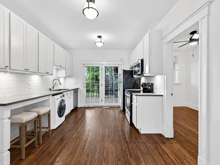 5750 Pershing Ave #1E — Photo 4