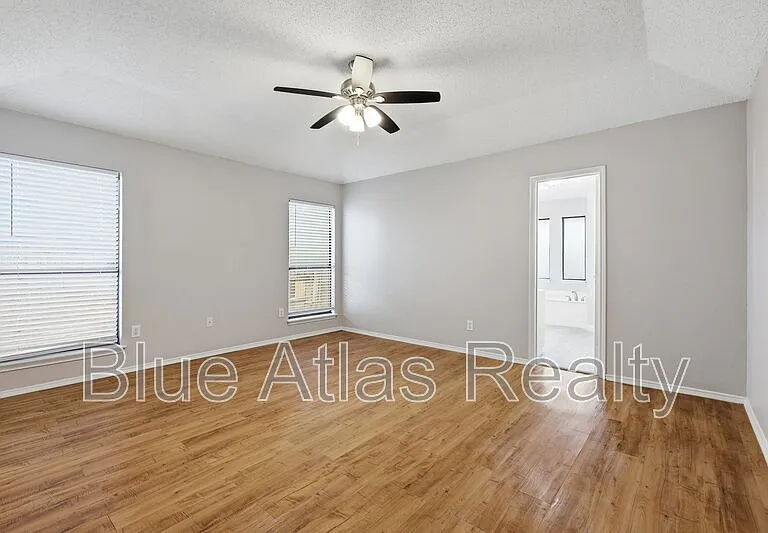 6526 Aires Dr — Photo 13