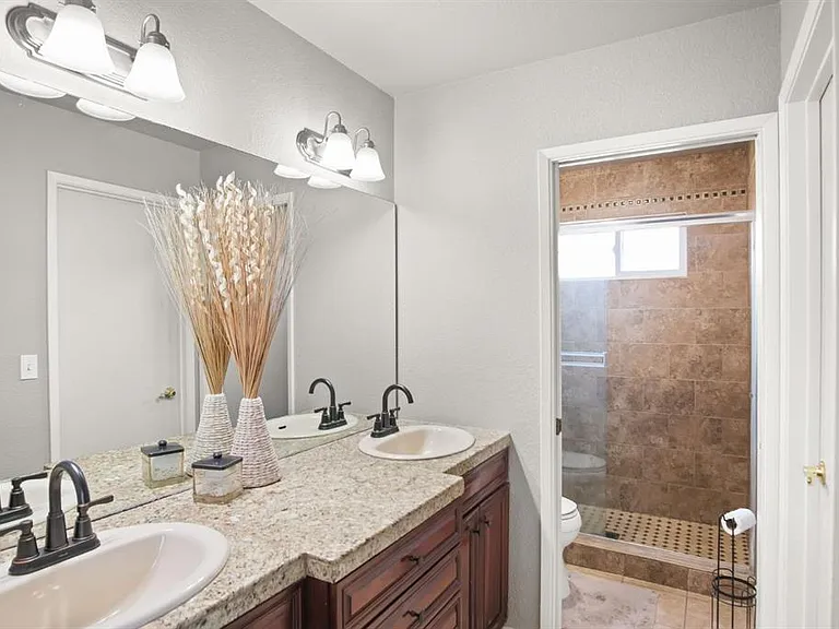 425 Bluefield Ave — Photo 5