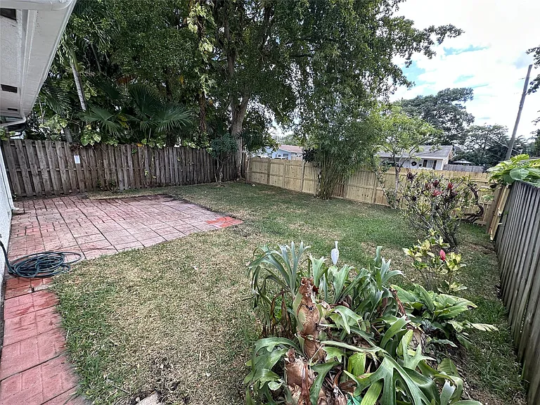 814 SW 12th Pl — Photo 19
