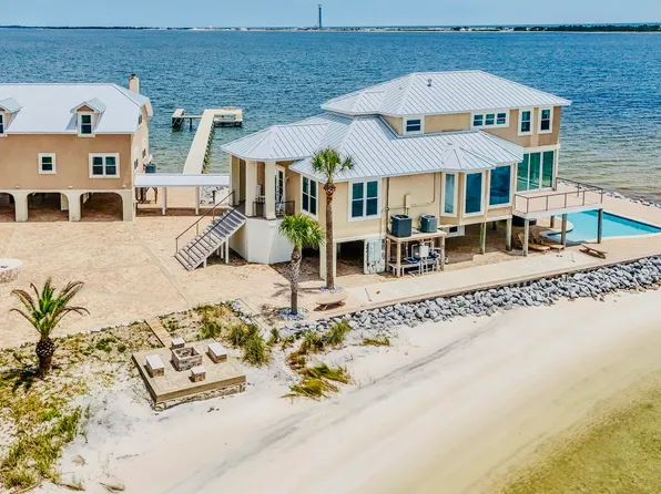 320 Sunny Dr, Mary Esther, FL 32569