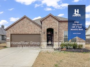 212 Lakeview Cir, Pilot Point, TX 76258