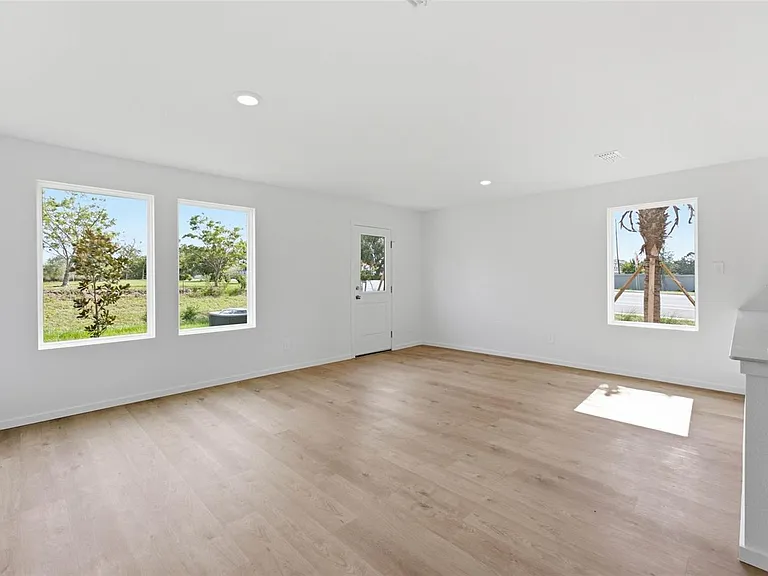 Plank Pl — Photo 14