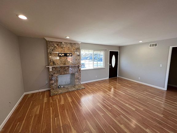 5th image of 1515 Hillsdale Ave