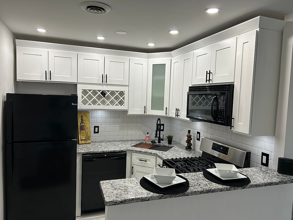 1st image of 290 Greenough St Floor 2