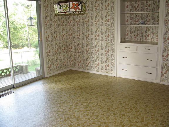 4th image of 37 Albert Dr