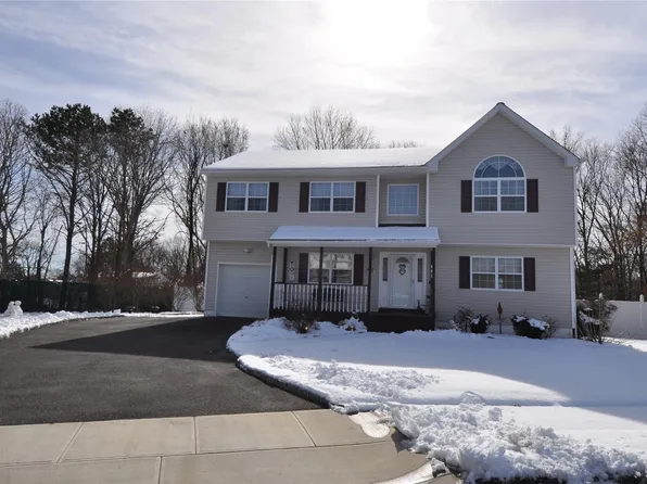 120 Pheasant Circle, Brentwood, NY 11717