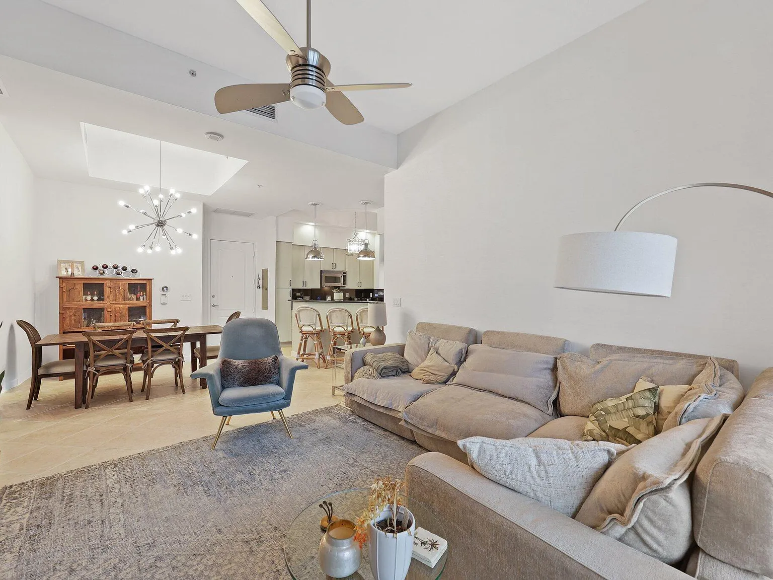 2 bed, 2.0 bath, 1333 sqft, $6,000 — Photo 3