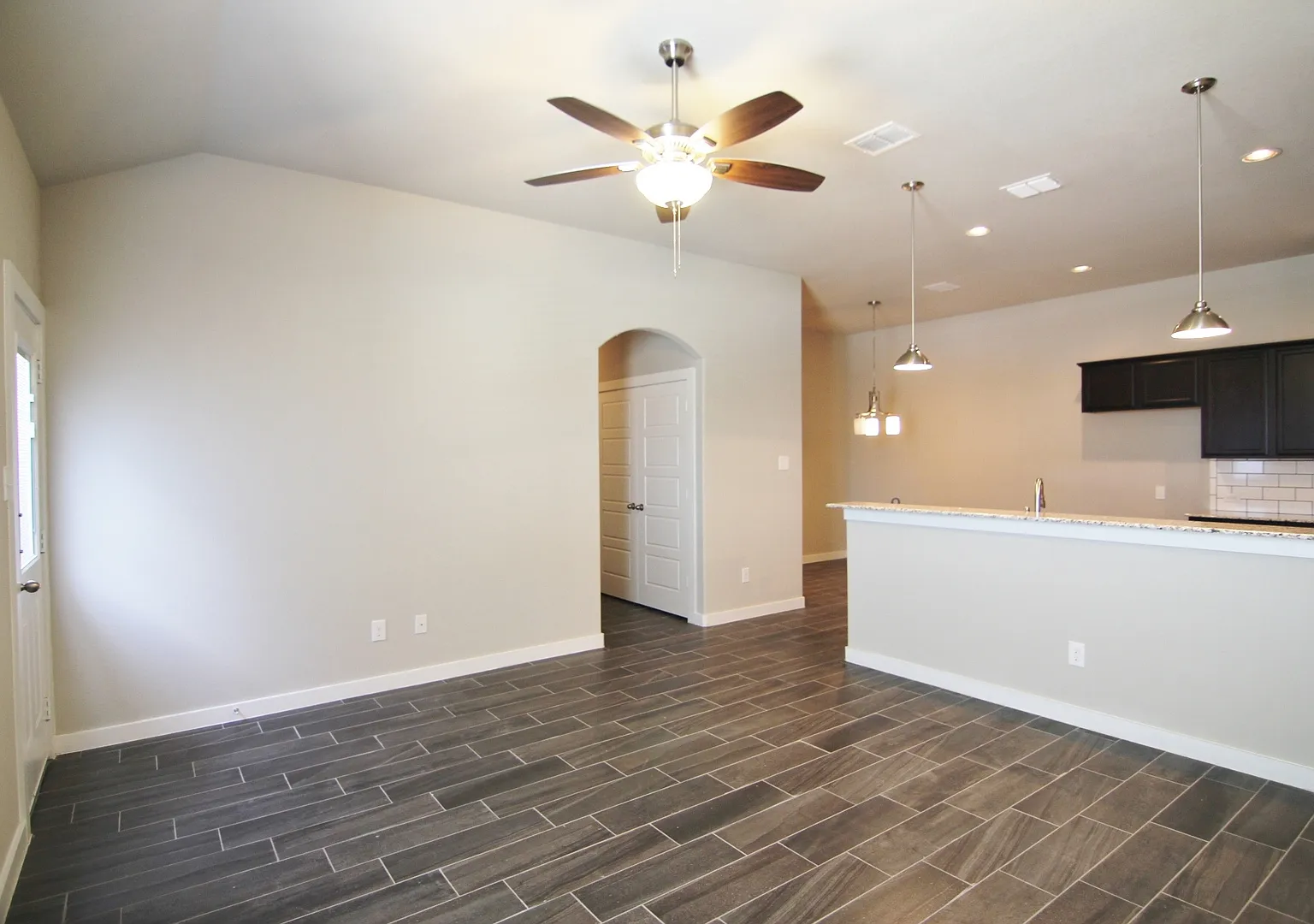 3/2/2 Fridge Included / Xeriscaped Front Yard / Corner Lot / Fenced in Yard / CISD — Photo 3