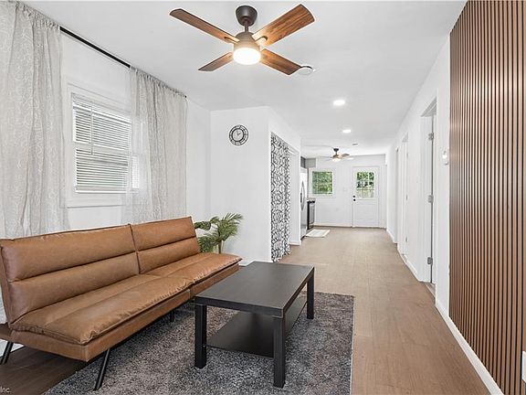 2nd image of 715 17th St