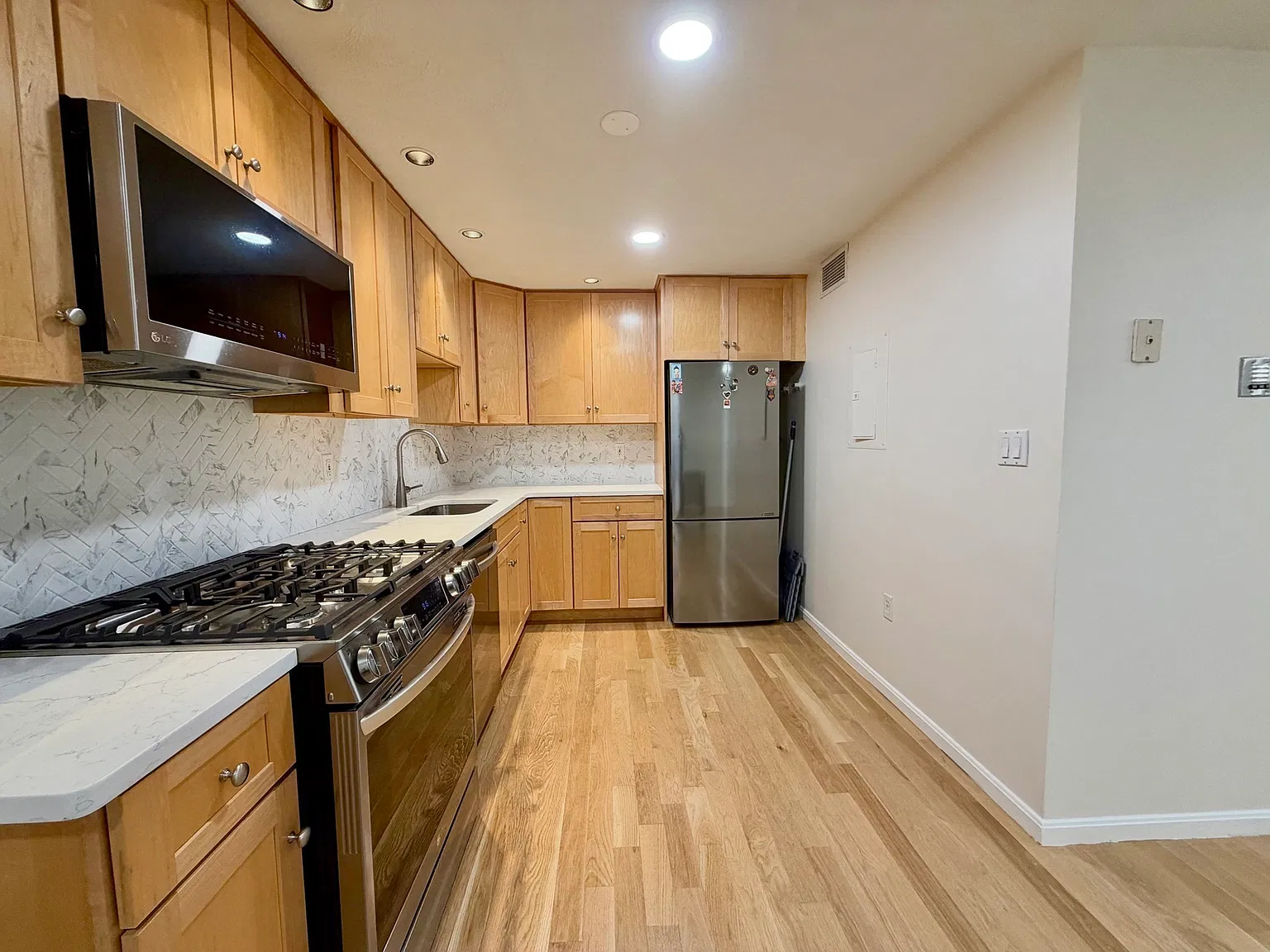 2 bed, 2.0 bath, 1068 sqft, $2,850 — Photo 3