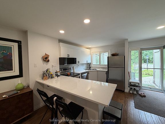 2nd image of 589 Oxbow Cres
