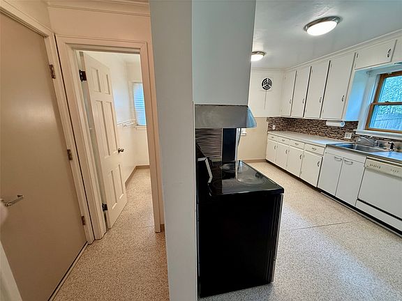 5th image of 84 Matthews St