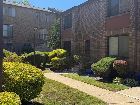 3157 Apple Rd NE #5, Washington, DC 20018
