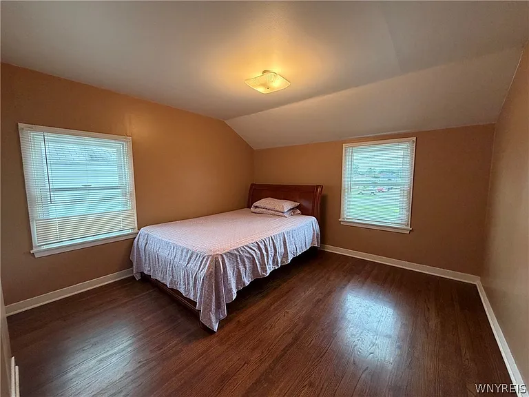 767 Saint Lawrence Ave — Photo 10