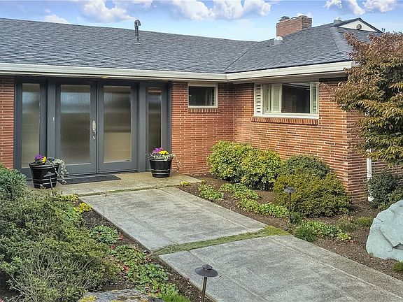 2nd image of 944 S Fairview Dr