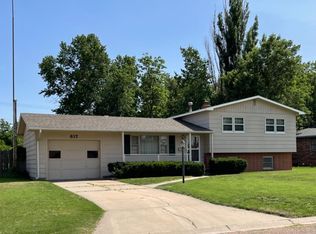 617 W 17th St, Larned, KS 67550