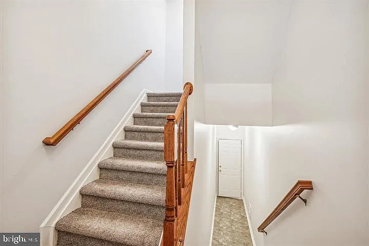 206 Heathwalk St #B — Photo 5