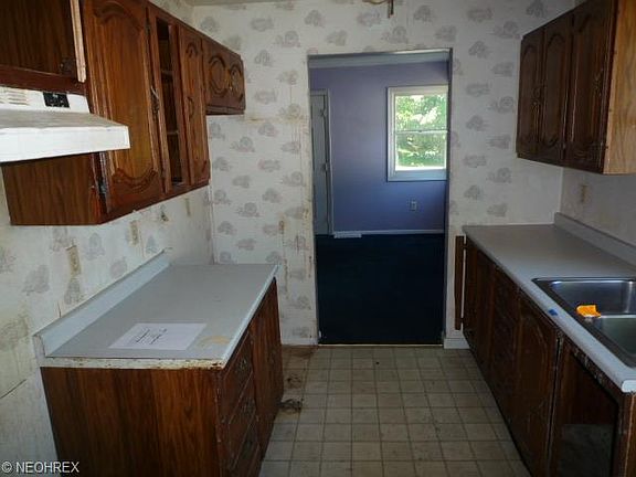 3rd image of 1841 Olympic St