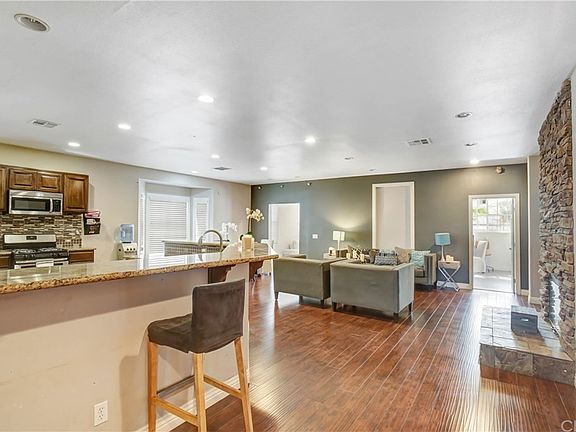 5th image of 3664 N Mayfield Ave