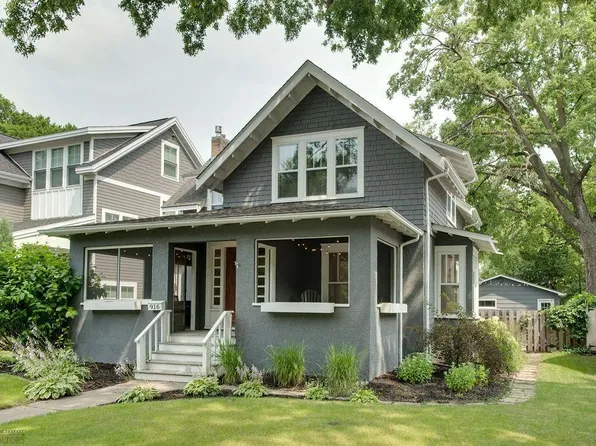 916 8th St S, Fargo, ND 58103