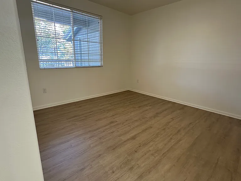 Creek View Condominiums — Photo 80