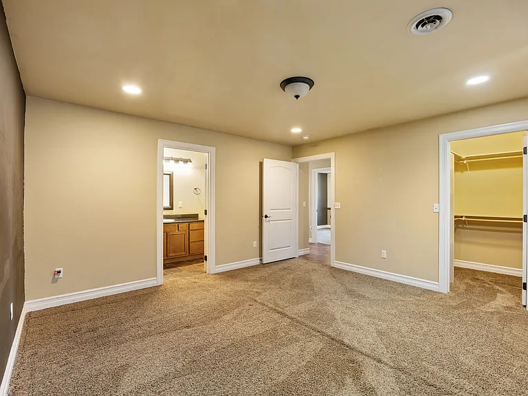 547 S Bayside St — Photo 19