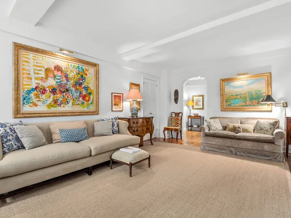 414 East 52nd Street 5D image 2 of 9