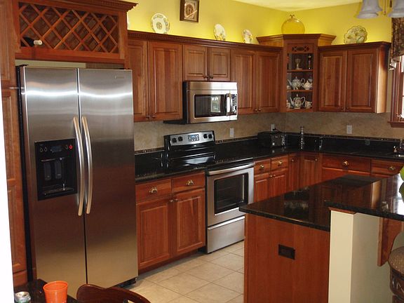 Cherry Kitchen w Granite