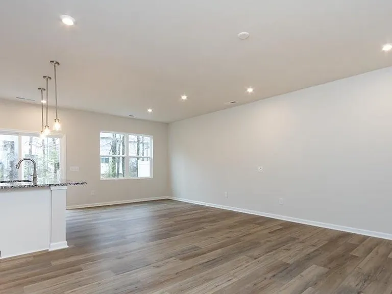 6001 Longar Ln — Photo 4