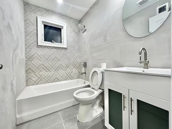4th image of 14911 17th Ave #1