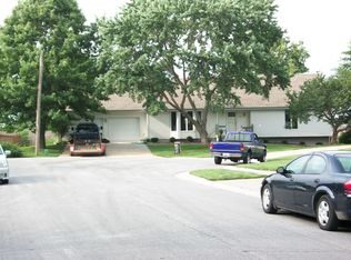 528 SW Windmill Ln, Lees Summit, MO 64082